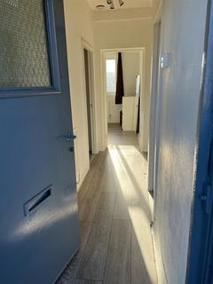 2 bedroom flat for sale, Mortimer Crescent, London
