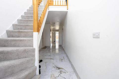 5 bedroom detached house to rent, Colby Drive, Thurmaston LE4