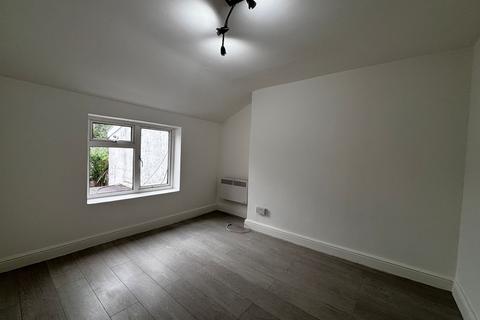2 bedroom flat to rent, Gloucester Road, Filton BS34