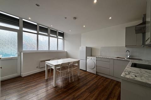 2 bedroom flat to rent, Gloucester Road, Filton BS34