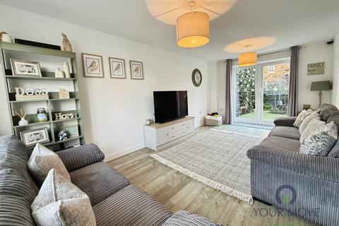 3 bedroom detached house for sale, Kesbrook Drive, Swadlincote DE12