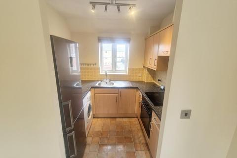 2 bedroom apartment to rent, Paulls Close, MARTOCK, TA12