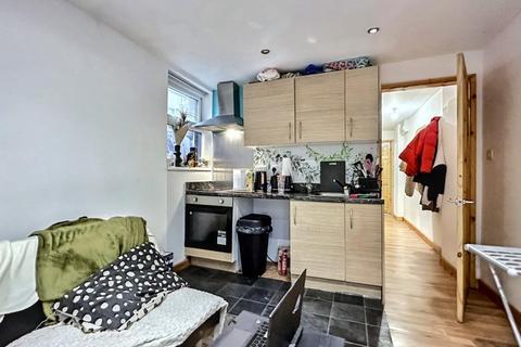 2 bedroom flat to rent, Gloucester Road, Bristol BS11