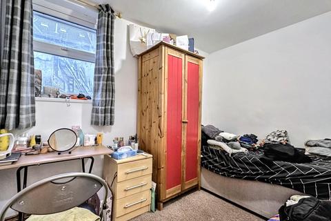 2 bedroom flat to rent, Gloucester Road, Bristol BS11