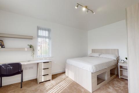5 bedroom house to rent, Holt Drive, Loughborough LE11