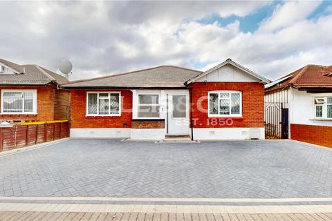 4 bedroom bungalow to rent, Beechcroft Gardens, Wembley, HA9