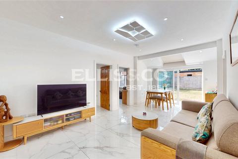 4 bedroom bungalow to rent, Beechcroft Gardens, Wembley, HA9