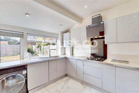 4 bedroom bungalow to rent, Beechcroft Gardens, Wembley, HA9