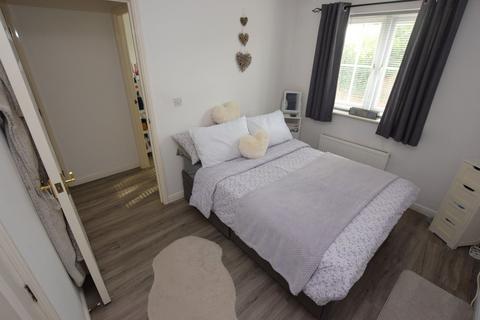 2 bedroom flat to rent, South Wootton