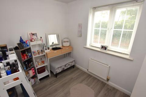 2 bedroom flat to rent, South Wootton