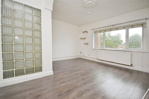 2 bedroom apartment to rent, High Street, Hornchurch, Essex, RM12