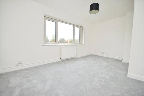 2 bedroom apartment to rent, High Street, Hornchurch, Essex, RM12