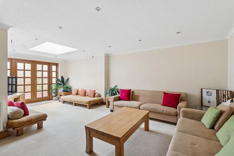 5 bedroom semi-detached house for sale, Marsworth Avenue, Pinner