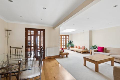 5 bedroom semi-detached house for sale, Marsworth Avenue, Pinner