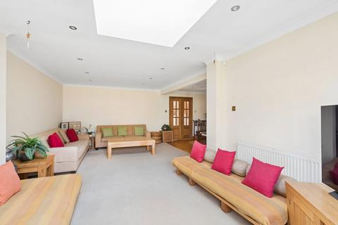 5 bedroom semi-detached house for sale, Marsworth Avenue, Pinner