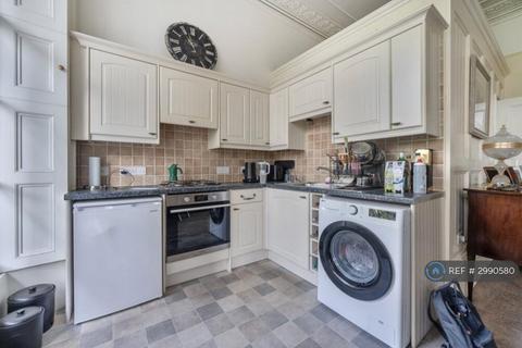 2 bedroom flat to rent, Caledonia Place, Bristol, BS8
