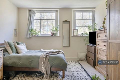 2 bedroom flat to rent, Caledonia Place, Bristol, BS8