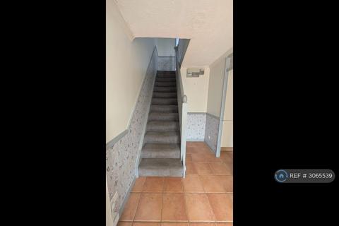 3 bedroom end of terrace house to rent, Griffin Close, Maidenhead, SL6
