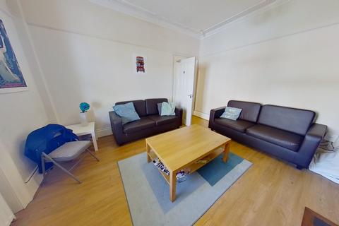 6 bedroom terraced house to rent, Victoria Road, Hyde Park, Leeds, West Yorkshire