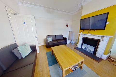 6 bedroom terraced house to rent, Victoria Road, Hyde Park, Leeds, West Yorkshire