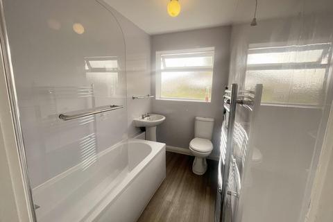 2 bedroom flat to rent, Well Close, Ruislip