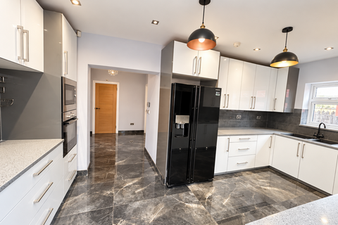 7 bedroom end of terrace house for sale, Selby Gardens, Southall
