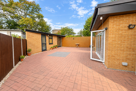 7 bedroom end of terrace house for sale, Selby Gardens, Southall