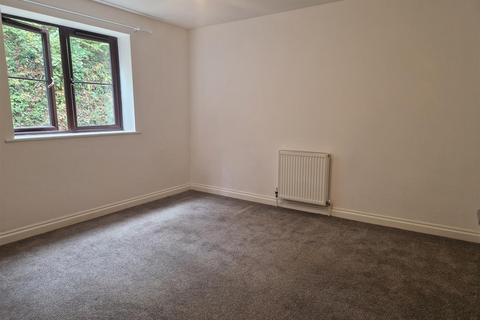 2 bedroom apartment to rent, Prouts Mews, Launceston PL15