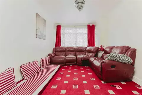 3 bedroom semi-detached house for sale, Fairholme Crescent, Hayes UB4