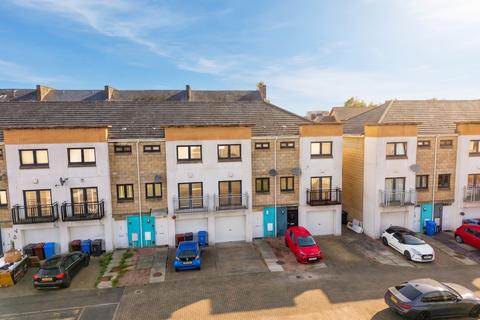 4 bedroom terraced house for sale, 18 West Court, Dundee, DD3 6QB