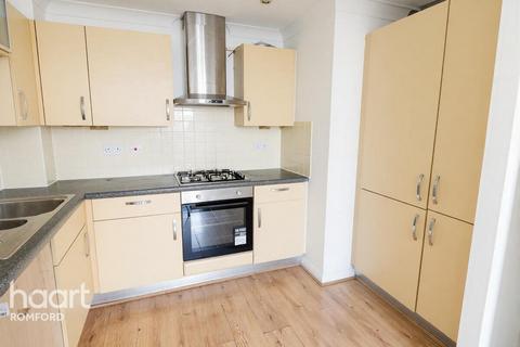 2 bedroom apartment to rent, London Road, ROMFORD