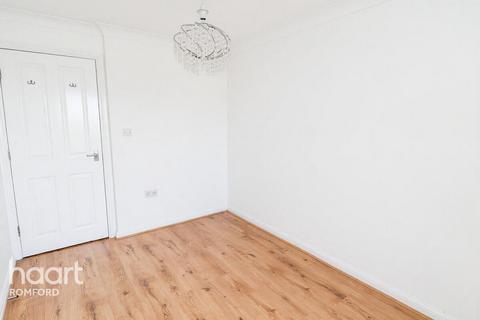 2 bedroom apartment to rent, London Road, ROMFORD