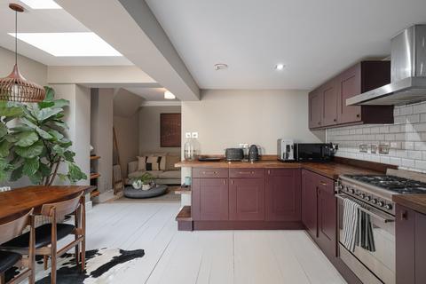 2 bedroom maisonette for sale, Yeate Street, Islington, London, N1