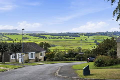 2 bedroom detached bungalow for sale, 16 Park View, Leyburn