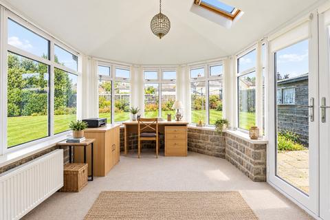 2 bedroom detached bungalow for sale, 16 Park View, Leyburn