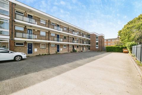 1 bedroom flat for sale, Astra Close, HORNCHURCH, Essex, RM12