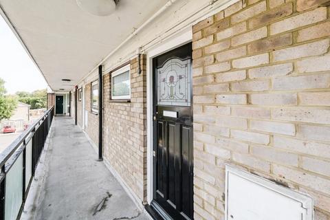 1 bedroom flat for sale, Astra Close, HORNCHURCH, Essex, RM12