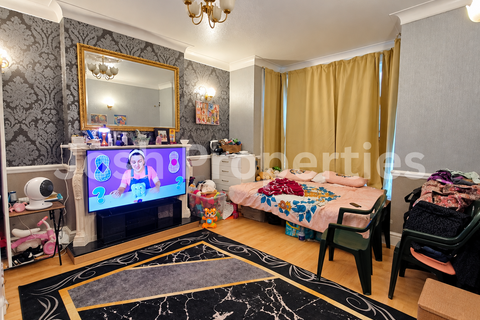 4 bedroom end of terrace house to rent, Quebec Road, Ilford IG1
