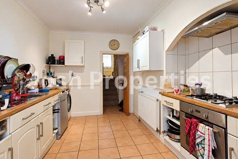 4 bedroom end of terrace house to rent, Quebec Road, Ilford IG1