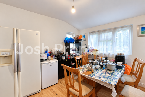 4 bedroom end of terrace house to rent, Quebec Road, Ilford IG1