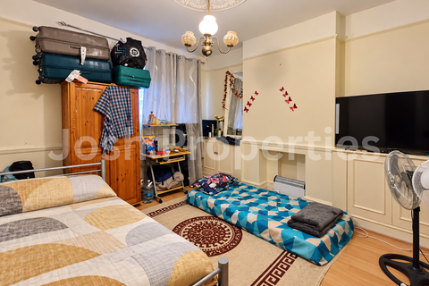 4 bedroom end of terrace house to rent, Quebec Road, Ilford IG1