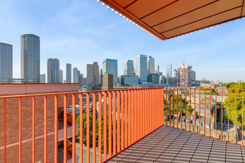 3 bedroom flat to rent, 71, Quest House South E14