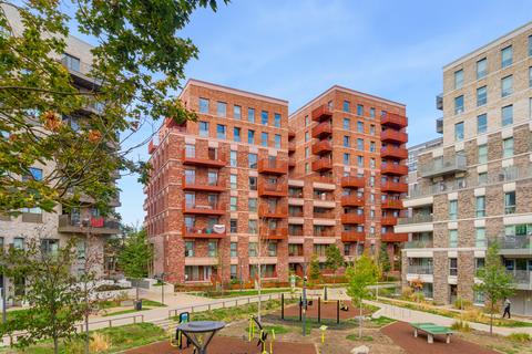 3 bedroom flat to rent, 71, Quest House South E14