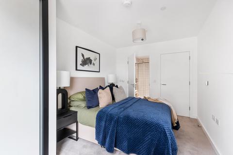 2 bedroom apartment to rent, 502, Quest House South 23 E14