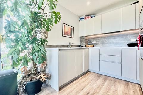 1 bedroom apartment to rent, Newnton Close, London N4