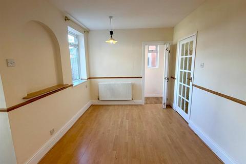 3 bedroom end of terrace house to rent, Prenton Place, Chester CH4