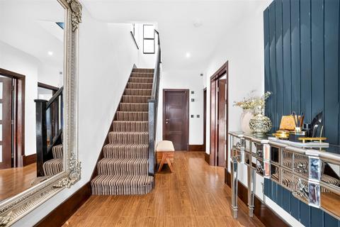 4 bedroom end of terrace house for sale, Sandhurst Drive, Ilford