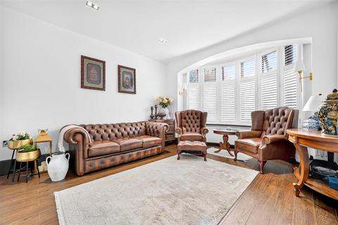 4 bedroom end of terrace house for sale, Sandhurst Drive, Ilford