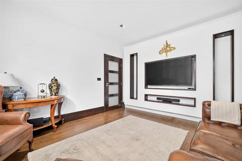 4 bedroom end of terrace house for sale, Sandhurst Drive, Ilford