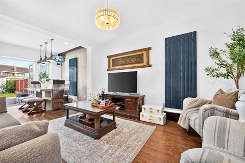 4 bedroom end of terrace house for sale, Sandhurst Drive, Ilford